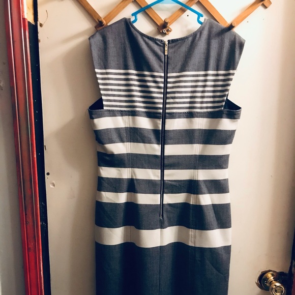 Sz 10, Professional dry clean only - Picture 2 of 7